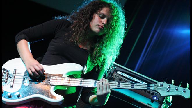 EchoTest Feat. Bass Virtuoso Julie Slick To Release New Concept Album “From Two&nbsp;Balconies”