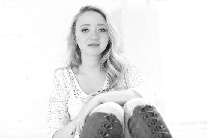 Ethereal Acoustic Pop of Emma Charleston–New Single “Wonderland”